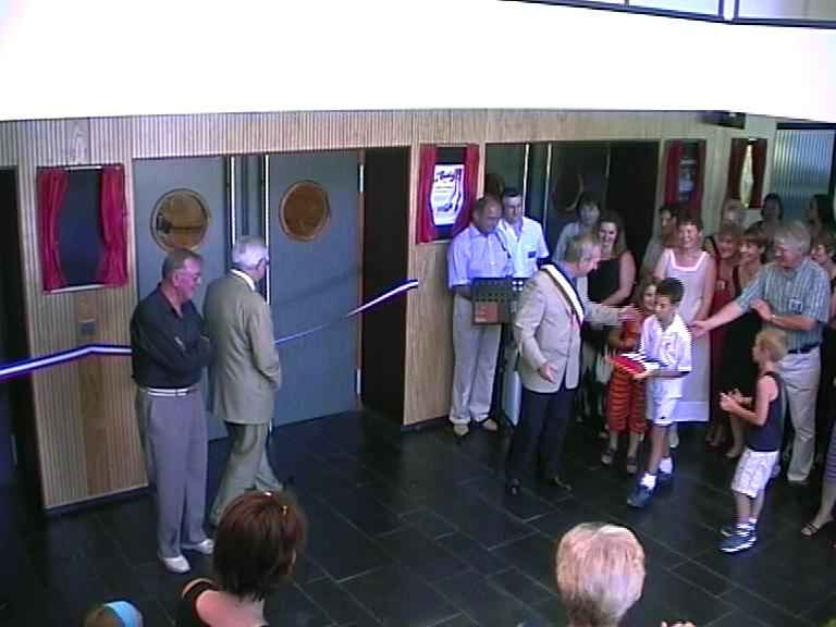 Henri BRONNER, Tomi UNGERER et les officiels